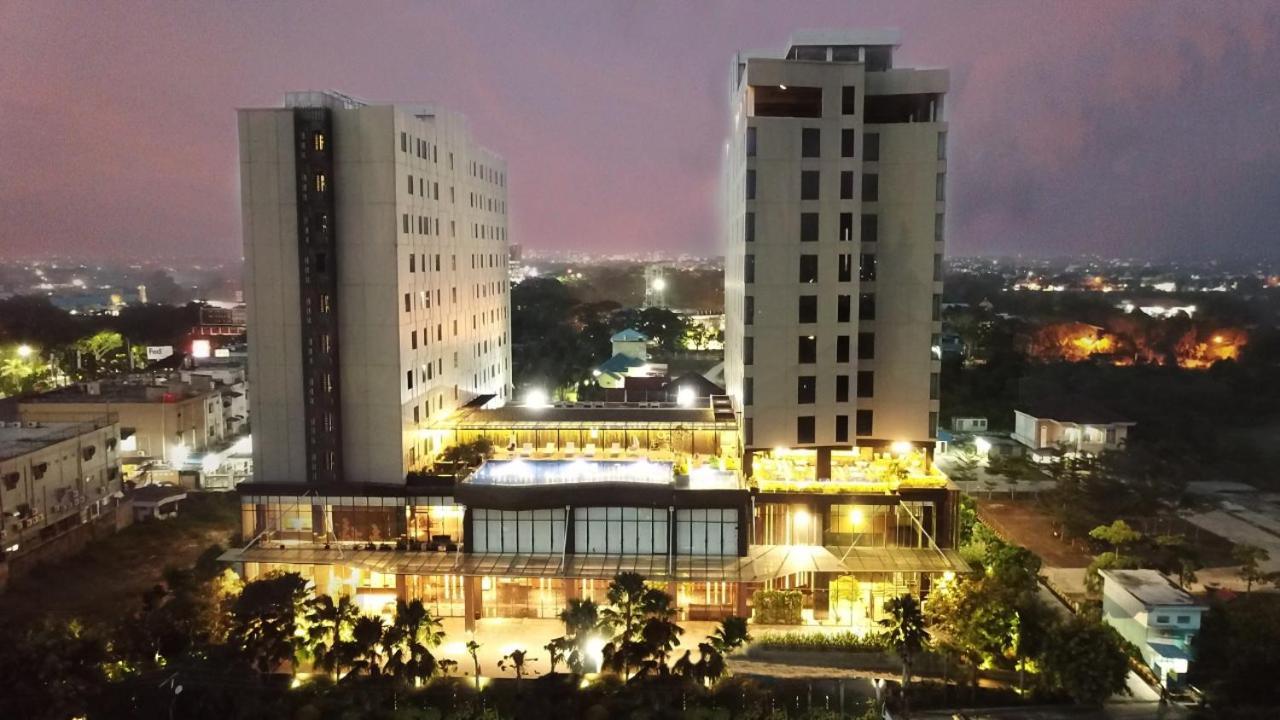 PRIME PARK Hotel Pekanbaru Exterior foto